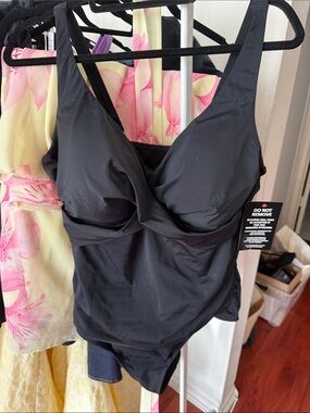 Swimsuits For All Black Twist-Front One-Piece Swimsuit